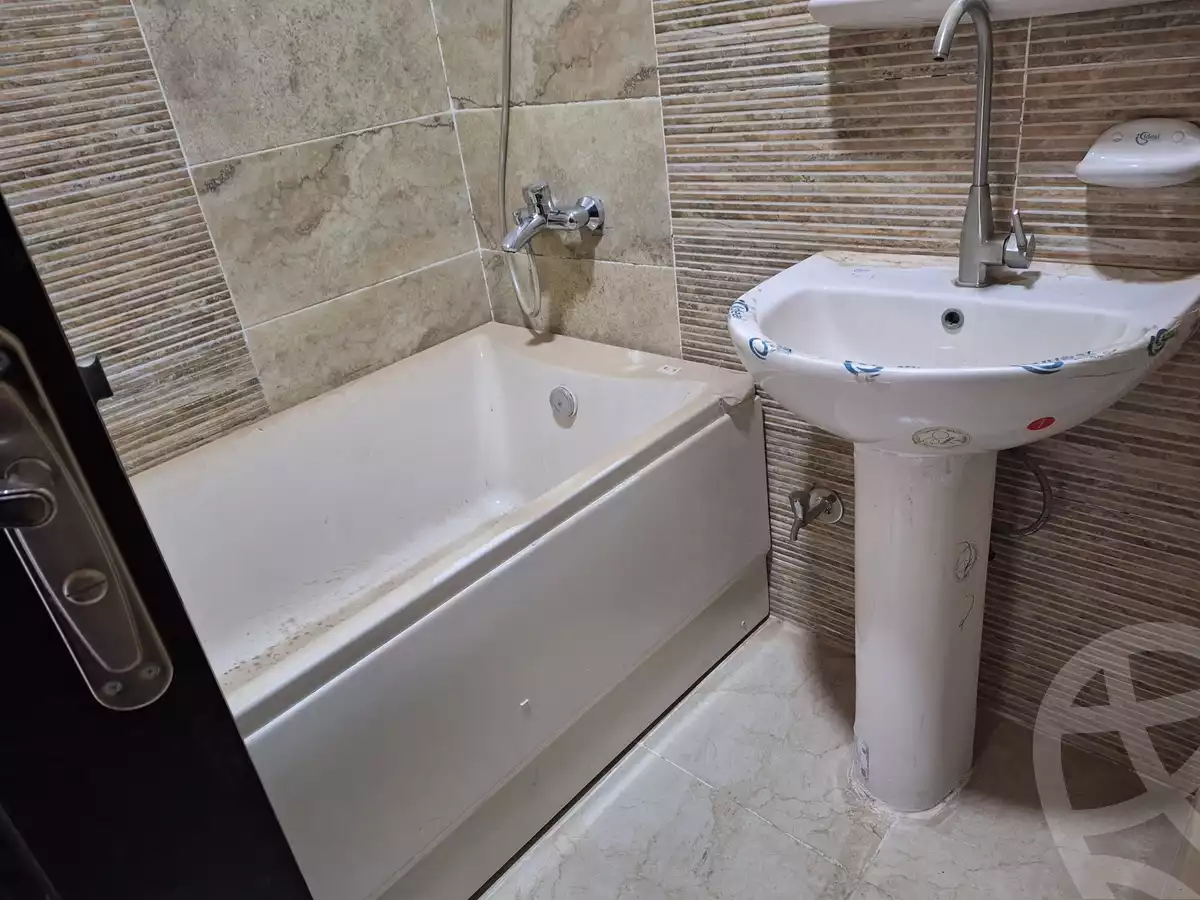 https://aqarmap.com.eg/ar/listing/5439489-for-rent-cairo-new-cairo-ganob-el-akadamiya-south-academy-a-abo-zarr-el-ghifari-st
