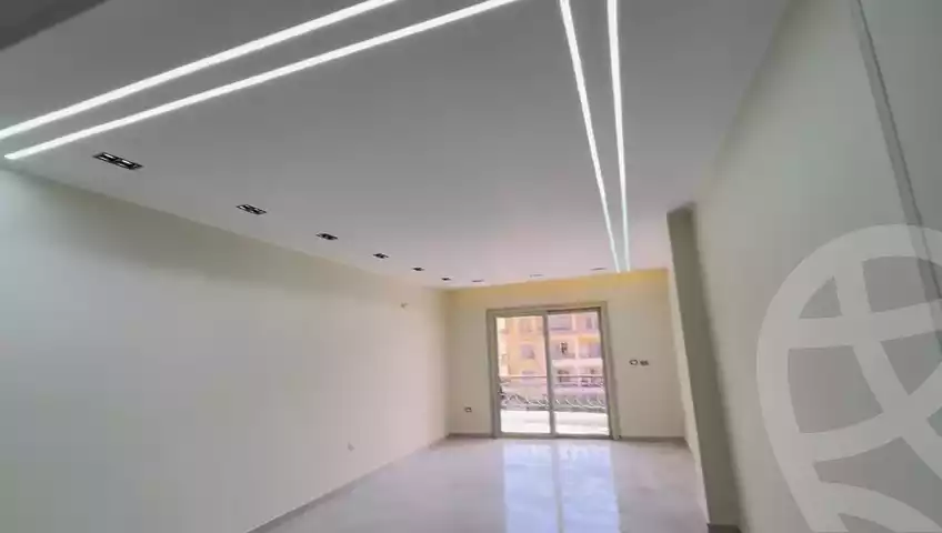 https://aqarmap.com.eg/en/listing/5463143-for-sale-cairo-el-sheikh-zayed-city-compounds-el-khamayel