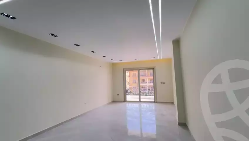 https://aqarmap.com.eg/en/listing/5463143-for-sale-cairo-el-sheikh-zayed-city-compounds-el-khamayel