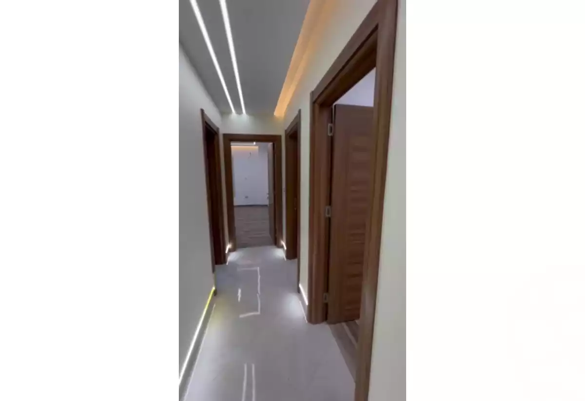 https://aqarmap.com.eg/en/listing/5463198-for-sale-cairo-el-sheikh-zayed-city-compounds-el-khamayel