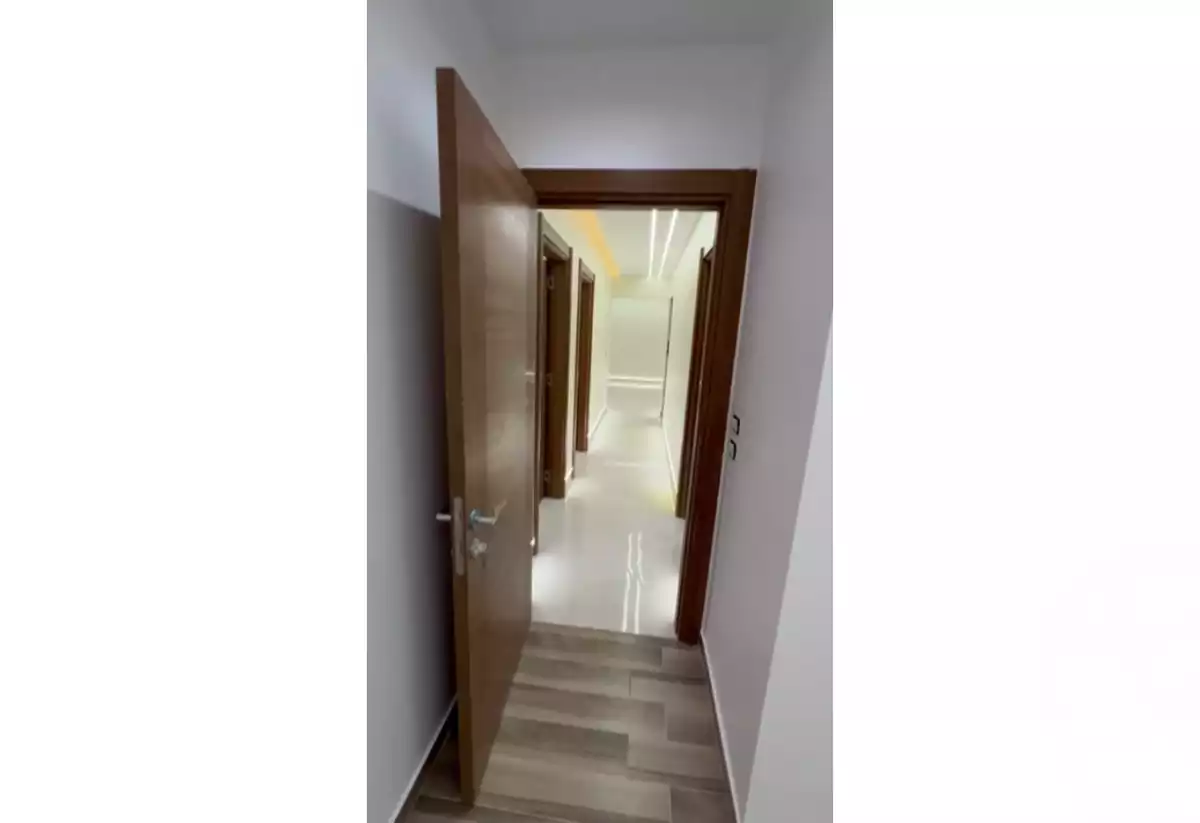https://aqarmap.com.eg/en/listing/5469226-for-sale-cairo-el-sheikh-zayed-city-compounds-el-khamayel