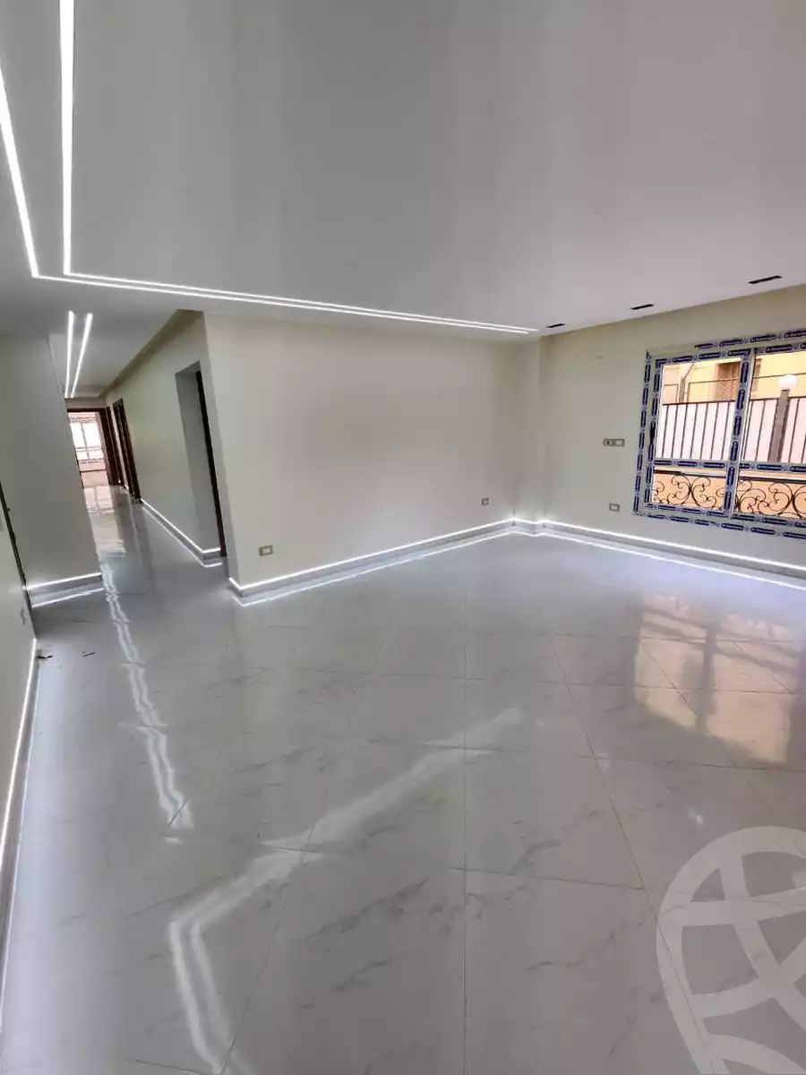 https://aqarmap.com.eg/en/listing/5469280-for-sale-cairo-el-sheikh-zayed-city-compounds-el-khamayel