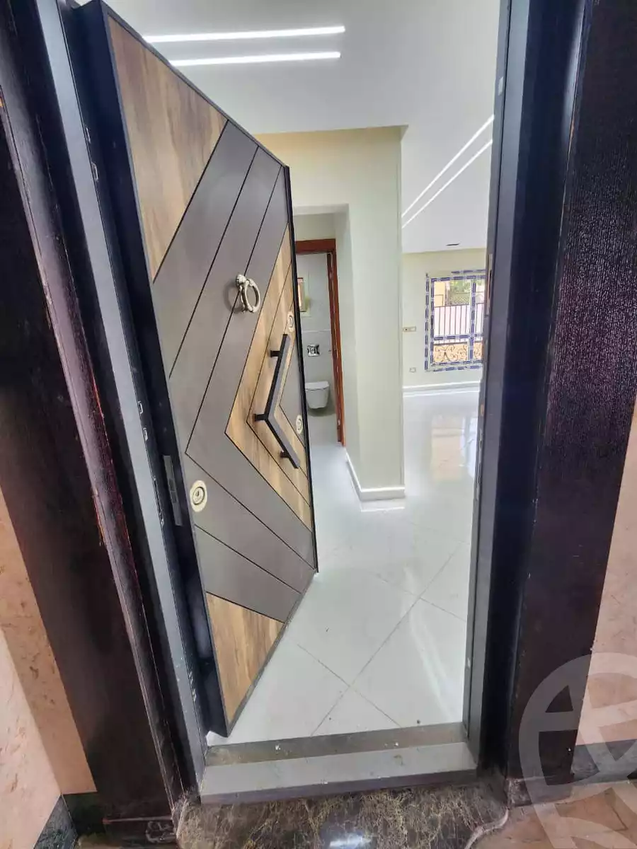 https://aqarmap.com.eg/en/listing/5469280-for-sale-cairo-el-sheikh-zayed-city-compounds-el-khamayel