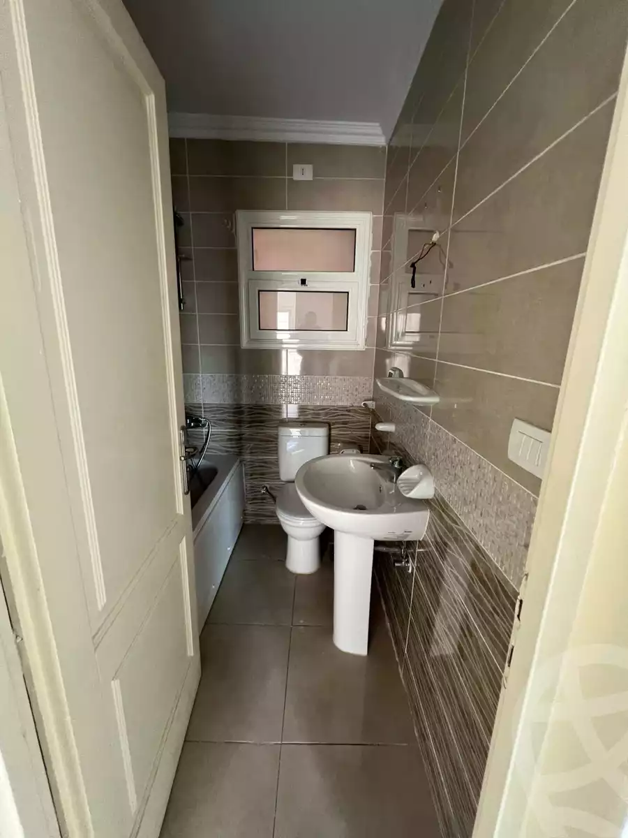 https://aqarmap.com.eg/en/listing/5472341-for-sale-cairo-new-cairo-lrhb-city-mtdd-lrhb-phase-9