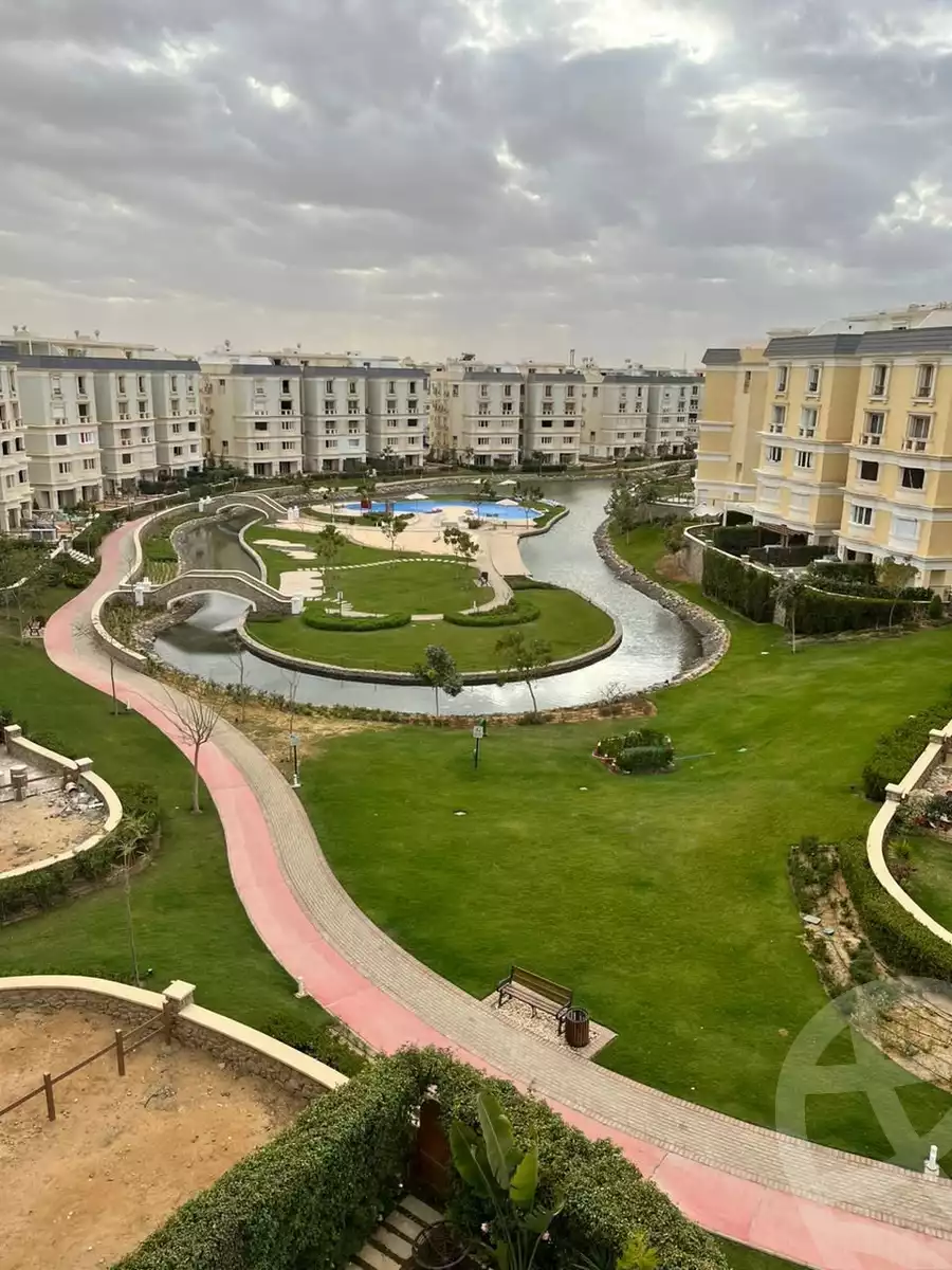 https://aqarmap.com.eg/ar/listing/5474692-for-sale-cairo-new-cairo-compounds-mountain-view-hyde-park