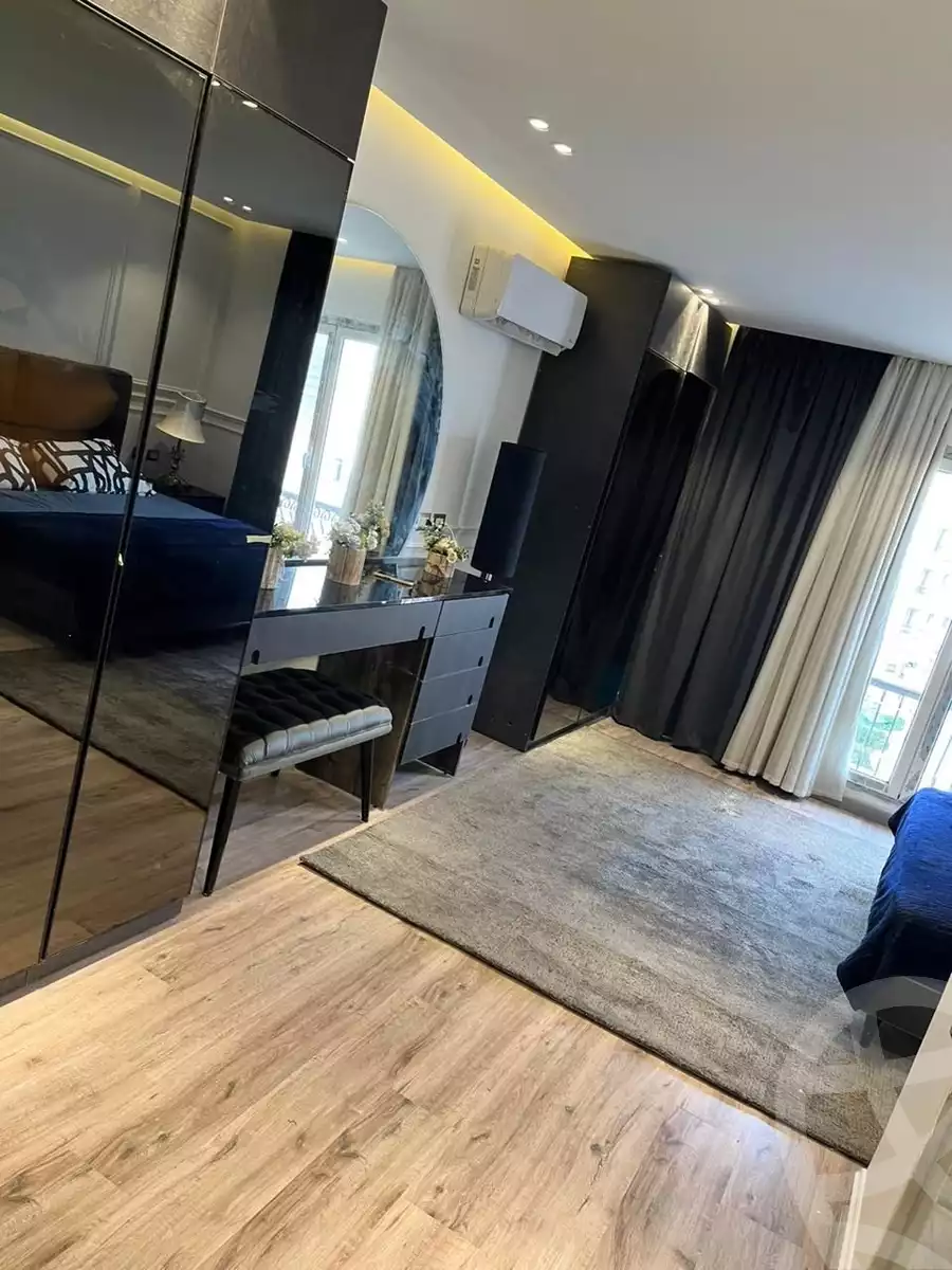 https://aqarmap.com.eg/ar/listing/5474692-for-sale-cairo-new-cairo-compounds-mountain-view-hyde-park
