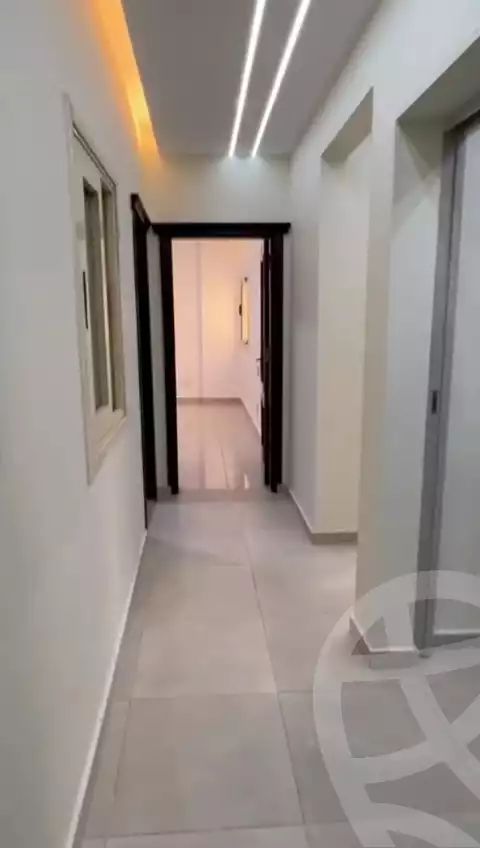 https://aqarmap.com.eg/en/listing/5485029-for-sale-cairo-el-sheikh-zayed-city-compounds-el-khamayel