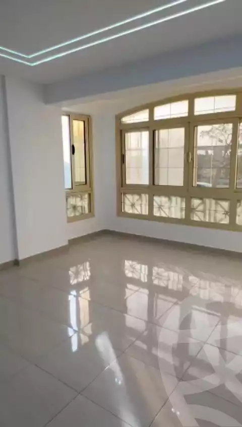 https://aqarmap.com.eg/en/listing/5485029-for-sale-cairo-el-sheikh-zayed-city-compounds-el-khamayel