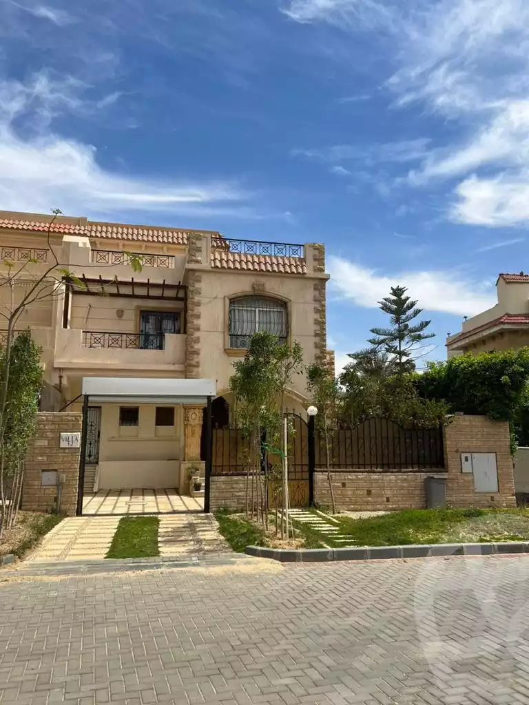 https://aqarmap.com.eg/en/listing/5501207-for-sale-cairo-6th-of-october-compounds-dream-land-flower-resort