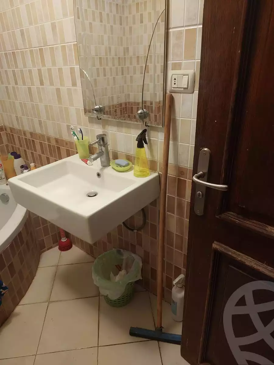 https://aqarmap.com.eg/en/listing/5540074-for-sale-cairo-new-cairo-lrhb-city-phase-1-tharwat-abaza-st
