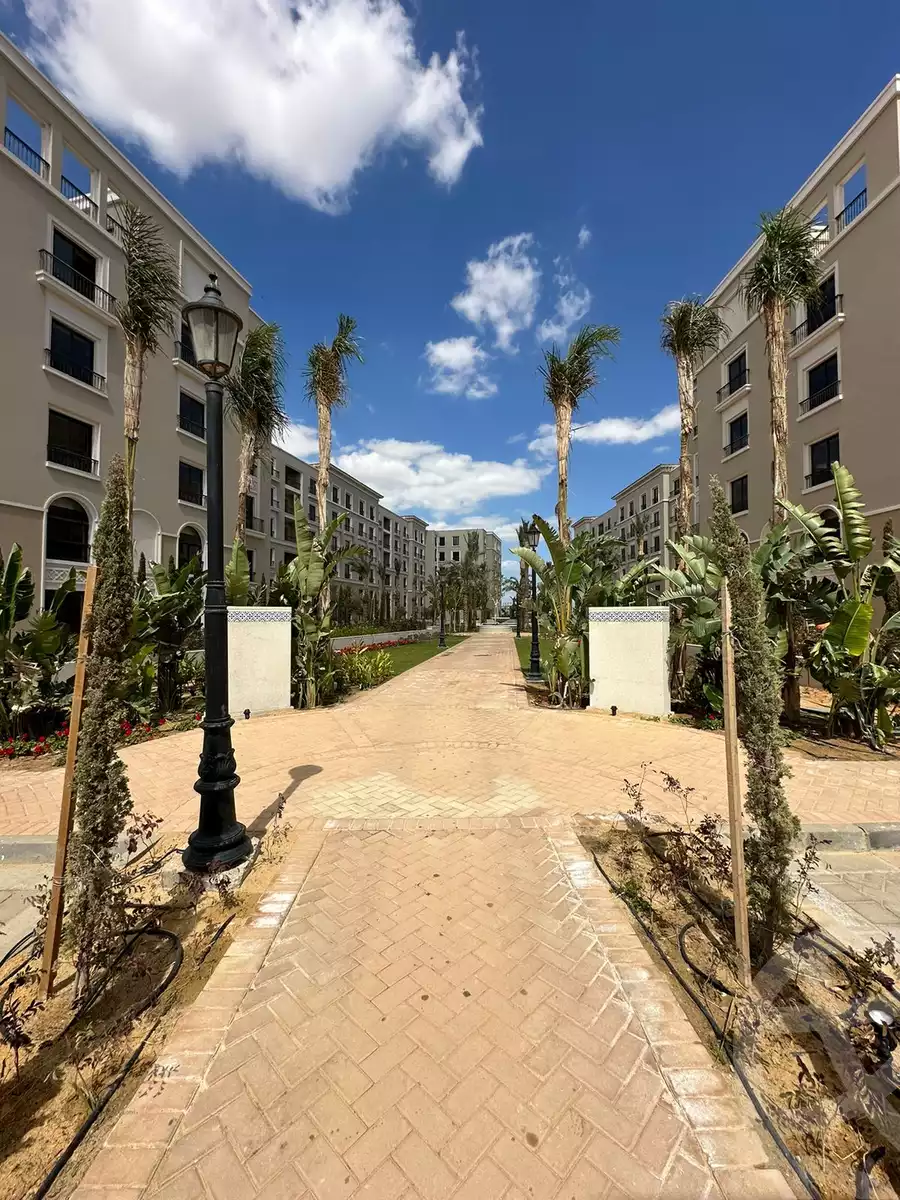 https://aqarmap.com.eg/en/listing/5546030-for-sale-cairo-el-sheikh-zayed-city-compounds-kmbwnd-fyldj-wyst-dr-llttwyr