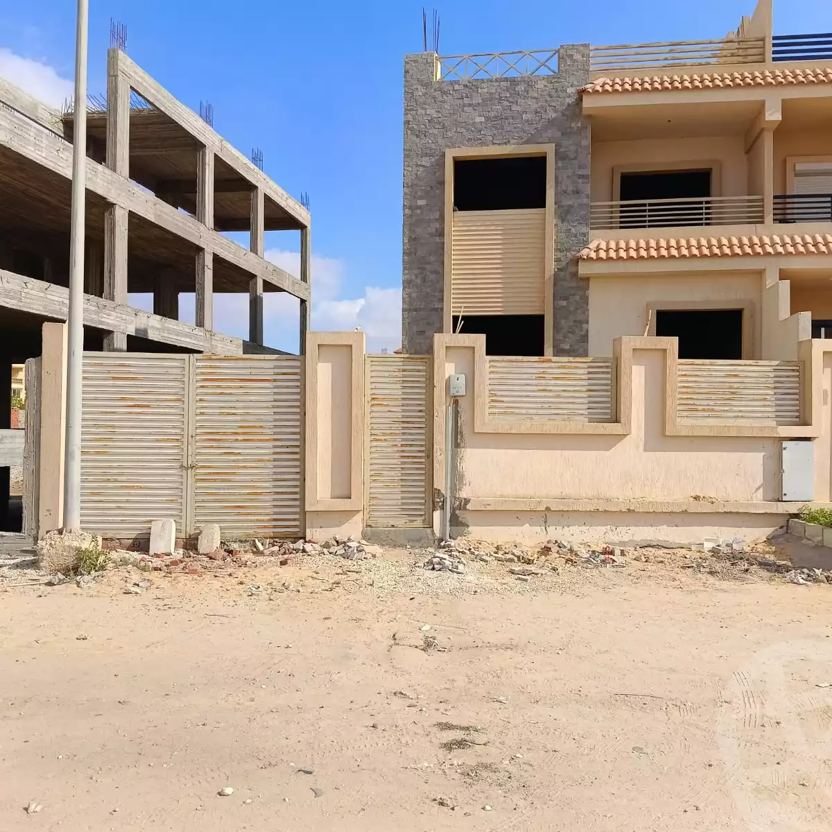 https://aqarmap.com.eg/ar/listing/5578718-for-sale-cairo-el-sheikh-zayed-city-el-hay-eltaseaa-area-1-el-bostan-st