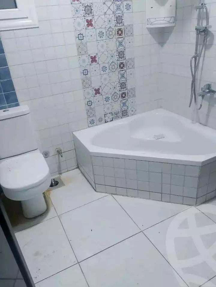 https://aqarmap.com.eg/en/listing/5611694-for-sale-cairo-el-zaytun-hlmy-lzytwn-ibn-el-hakam-sq