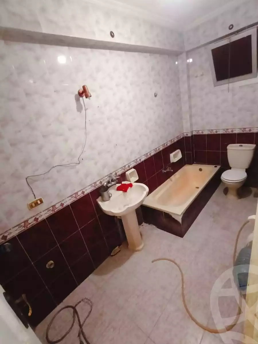 https://aqarmap.com.eg/en/listing/5618328-for-sale-alexandria-el-hanouvel-trablose-st