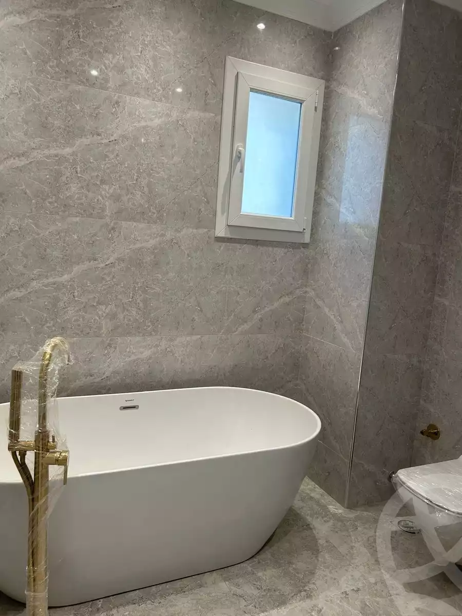 https://aqarmap.com.eg/ar/listing/5624212-for-sale-cairo-new-cairo-compounds-hyde-park
