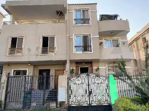 https://aqarmap.com.eg/en/listing/5629514-for-sale-cairo-el-sheikh-zayed-city-compounds-el-yasmeen-compound