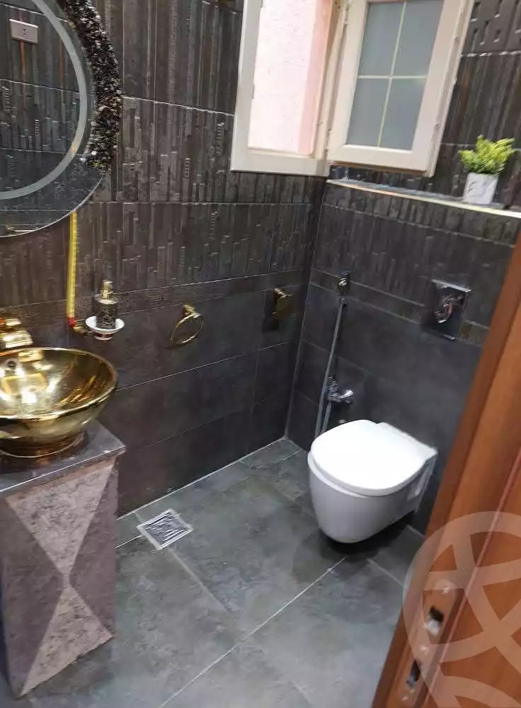 https://aqarmap.com.eg/en/listing/5630004-for-sale-sharqia-zagazig-zagazig-city-tolba-awaida-st