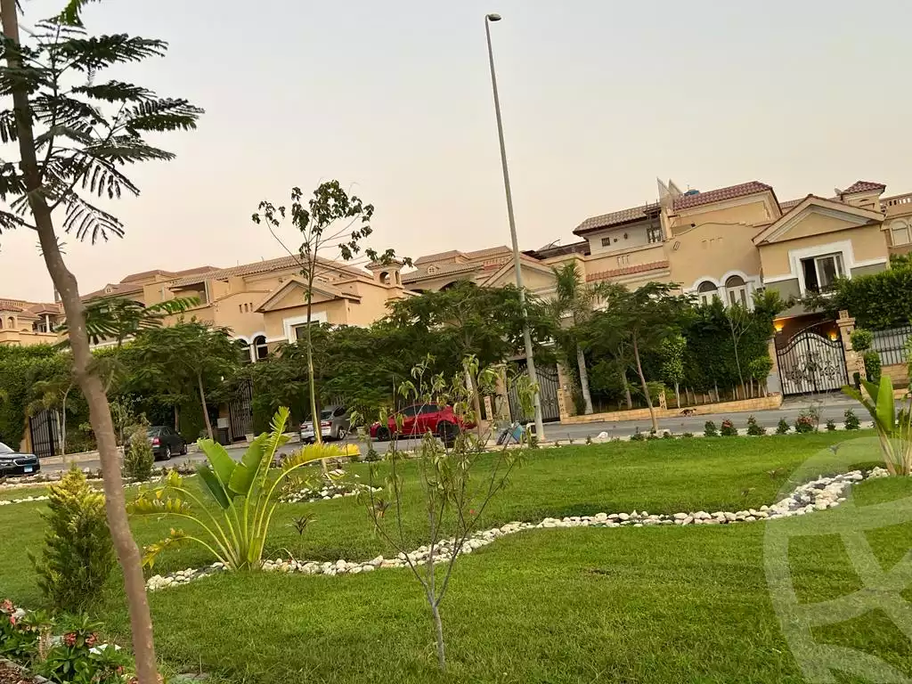https://aqarmap.com.eg/en/listing/5641438-for-sale-cairo-el-sheikh-zayed-city-compounds-el-khamayel