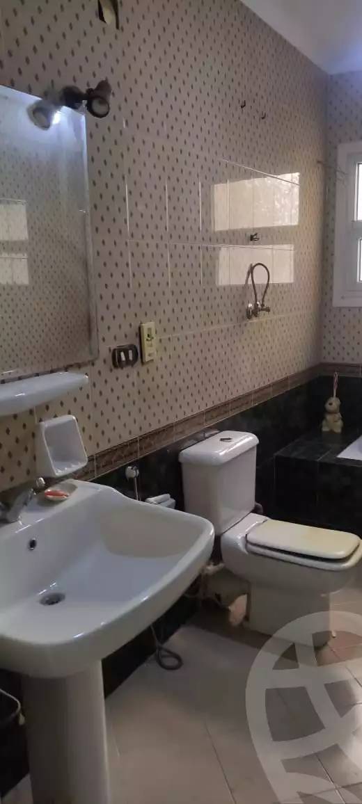 https://aqarmap.com.eg/ar/listing/5646609-for-sale-cairo-6th-of-october-el-ahyaa-neighborhood-3rd-omar-ibn-el-khattab-st