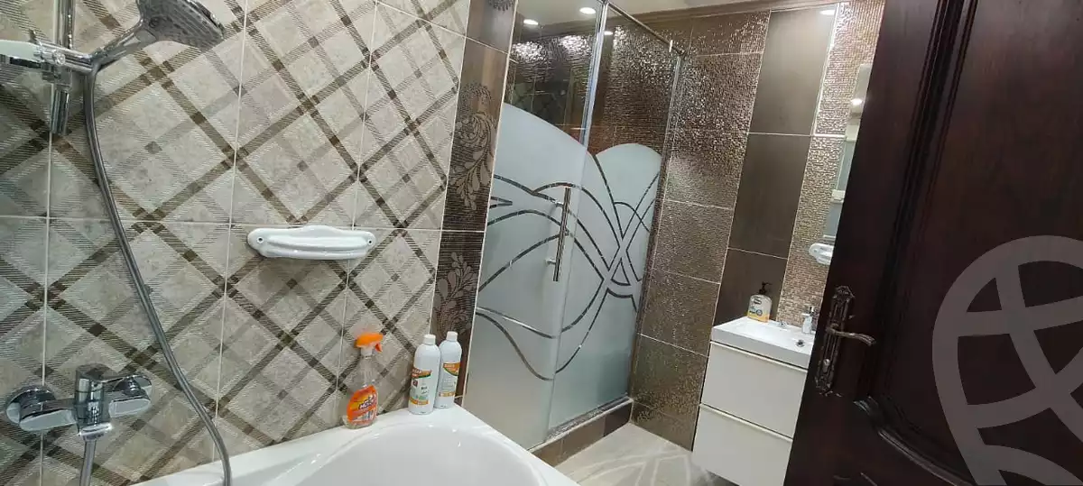 https://aqarmap.com.eg/en/listing/5651088-for-sale-cairo-el-sheikh-zayed-city-compounds-hadayek-el-mohandiseen