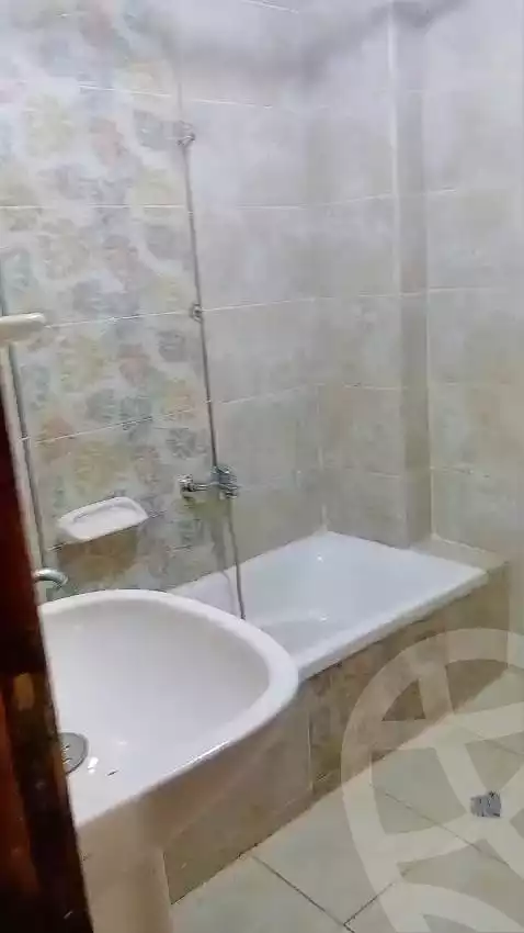 https://aqarmap.com.eg/ar/listing/5666187-for-rent-alexandria-ganaklis