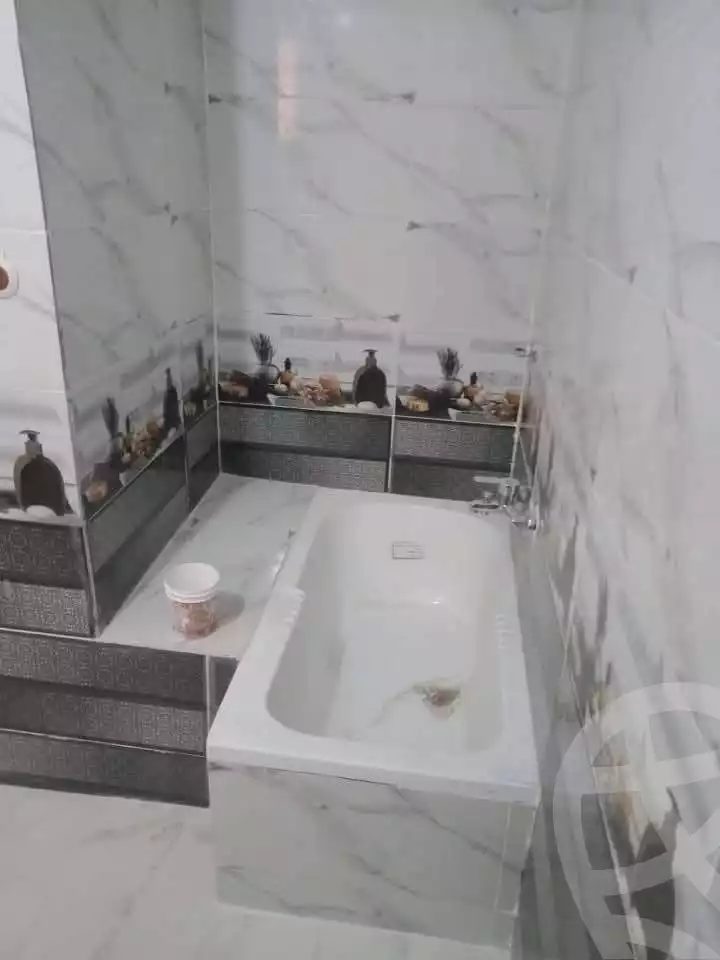 https://aqarmap.com.eg/en/listing/5696456-for-sale-alexandria-l-jmy-el-hanouvel-el-kholafaa-el-rashdeen-st