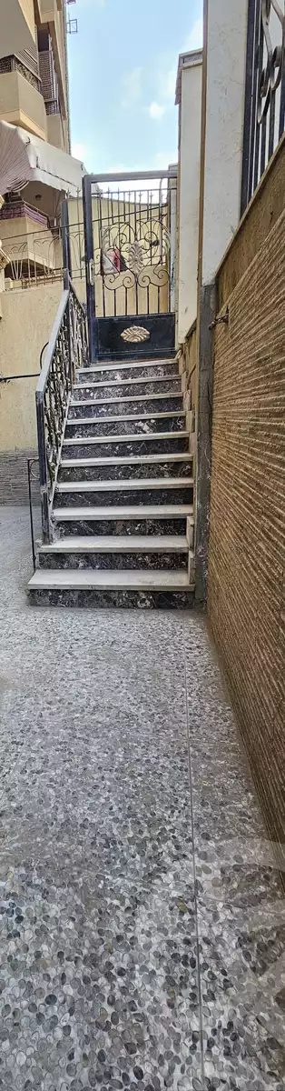 https://aqarmap.com.eg/en/listing/5772812-for-sale-cairo-mokattam-lhdb-l-ly-diplomats-neighborhood -street-44