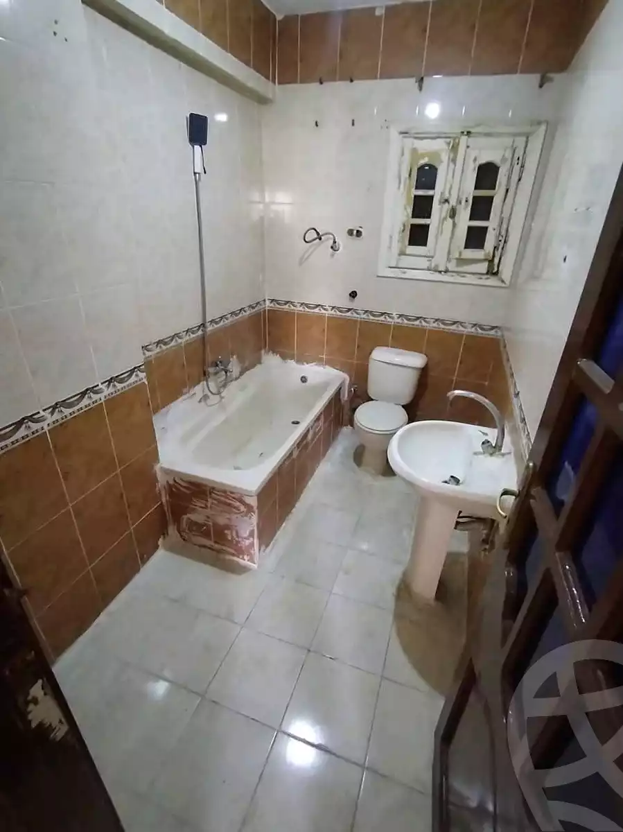 https://aqarmap.com.eg/ar/listing/5773029-for-sale-alexandria-l-jmy-lbytsh-shahr-al-assal-st