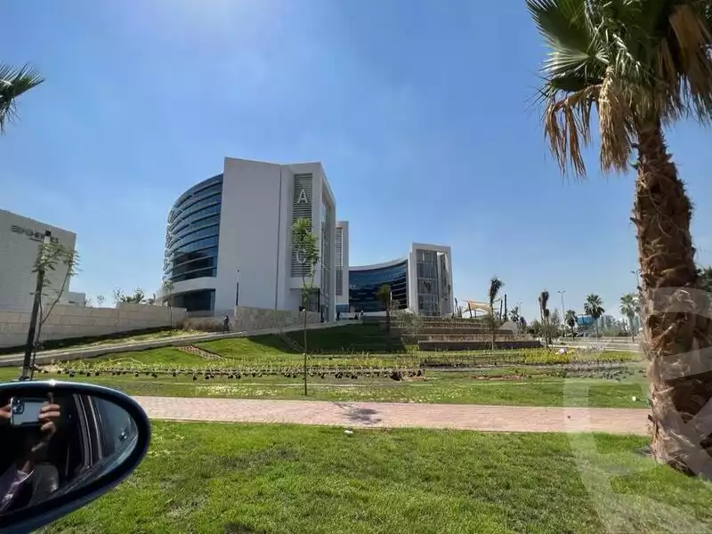 https://aqarmap.com.eg/ar/listing/5775442-for-rent-cairo-el-sheikh-zayed-city-alex-cairo-desert-road-smart-village-y-r-sy-byzns-brk-sfrykw-llstthmr-l-qry