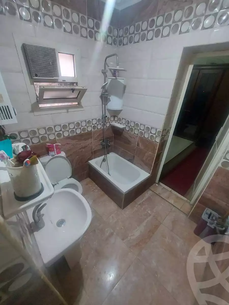 https://aqarmap.com.eg/en/listing/5829598-for-sale-cairo-helwan-helwan-el-sharkeya-zaki-hawas-st
