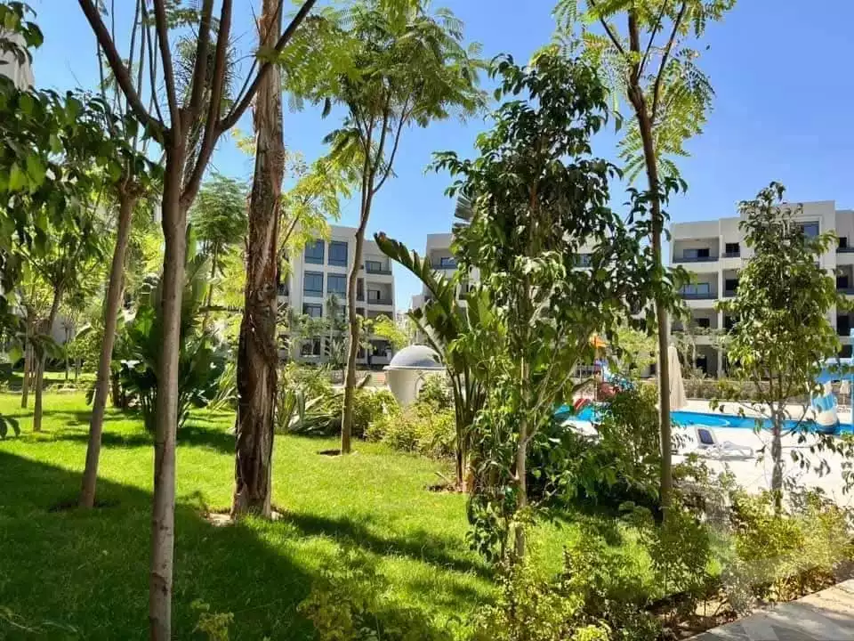 https://aqarmap.com.eg/ar/listing/5830061-for-sale-ain-elsokhna-mdyn-ljll-ljdyd-byrmydz-sky-syty