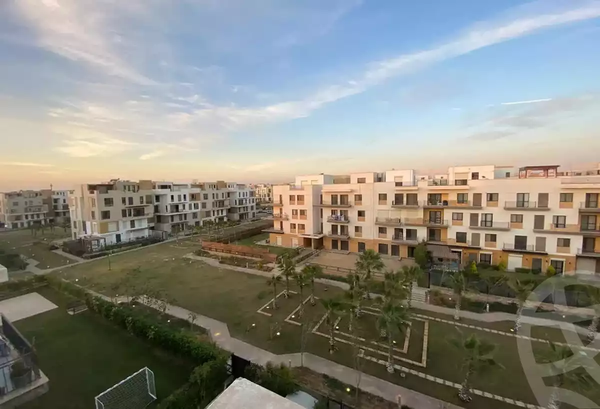 https://aqarmap.com.eg/ar/listing/5861337-for-sale-cairo-el-sheikh-zayed-city-compounds-kmbwnd-wyst-twn-swdyk
