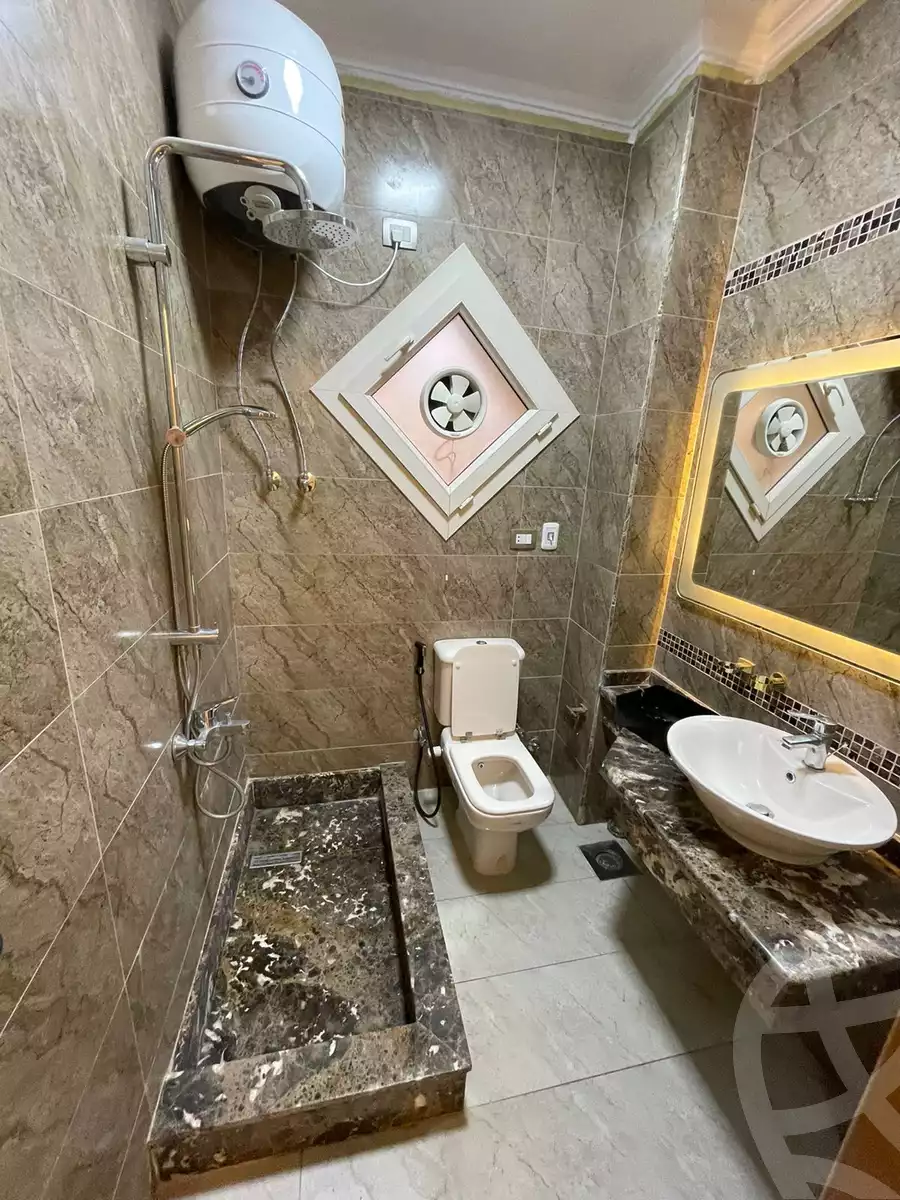https://aqarmap.com.eg/en/listing/5861898-for-rent-cairo-new-cairo-compounds-royal-lagoon