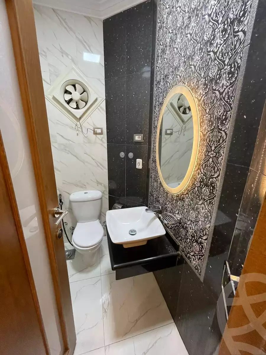 https://aqarmap.com.eg/en/listing/5861898-for-rent-cairo-new-cairo-compounds-royal-lagoon