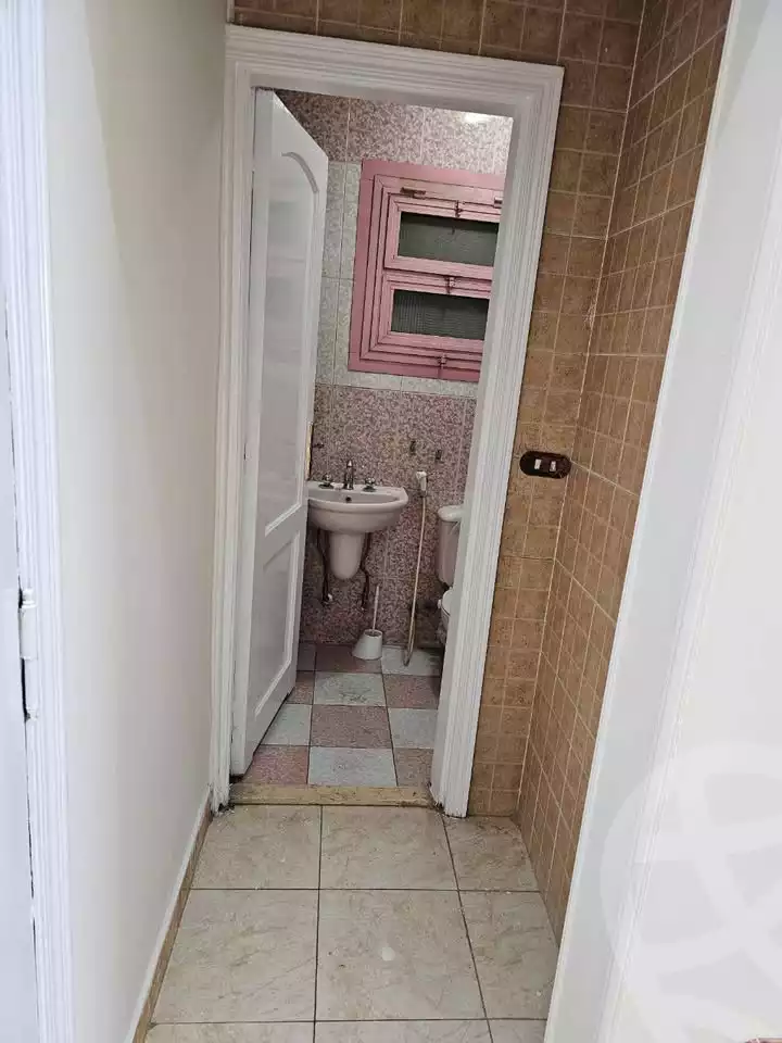 https://aqarmap.com.eg/ar/listing/5874846-for-rent-cairo-mokattam-lhdb-l-ly-shareaa-9