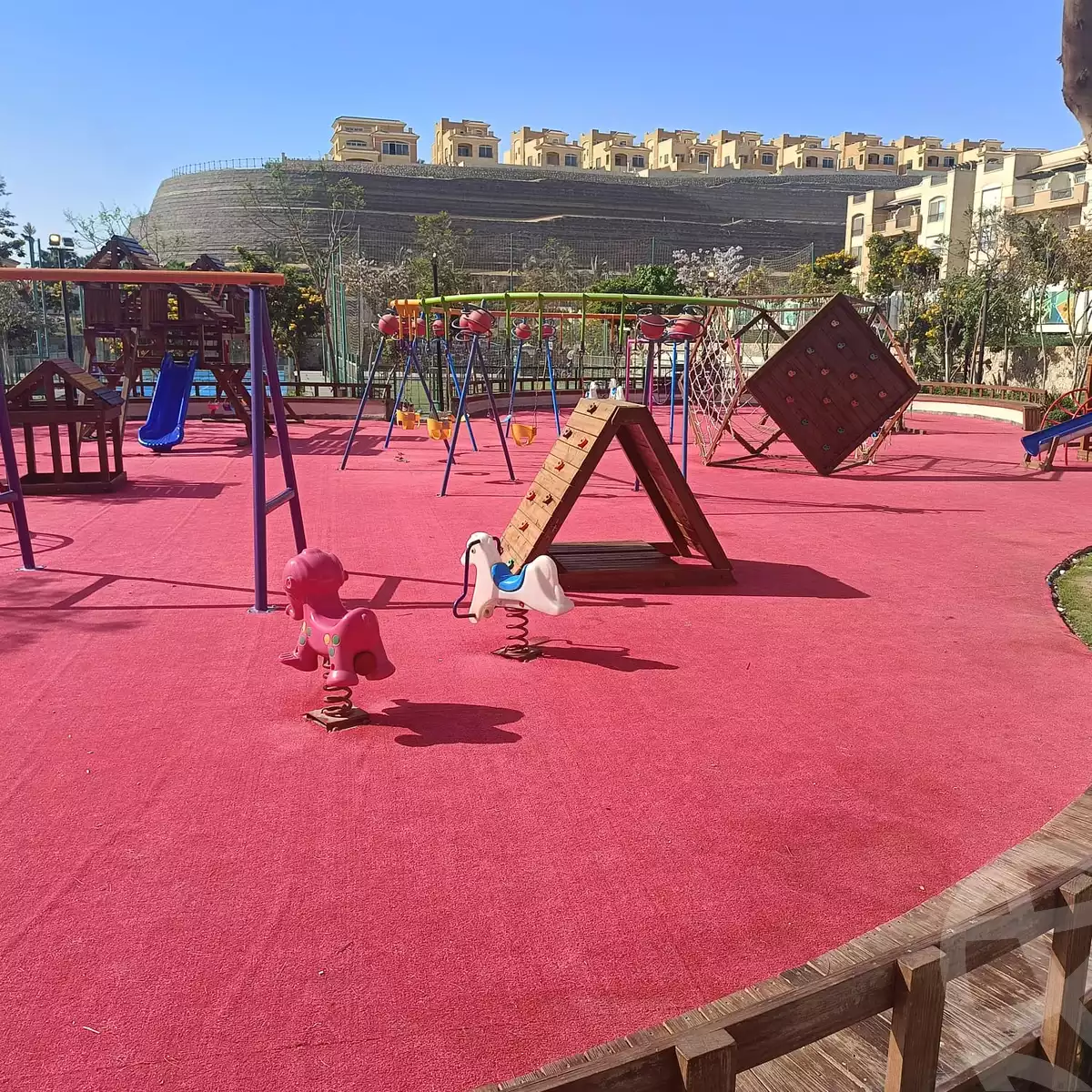 https://aqarmap.com.eg/en/listing/5881943-for-sale-cairo-new-cairo-compounds-stwn-ryzydns-by-ar-y-llttwyr