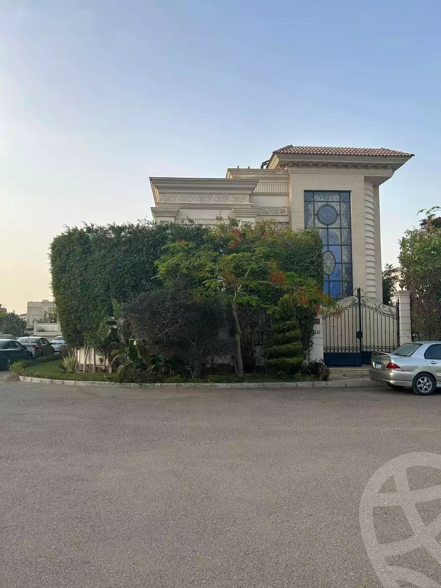 https://aqarmap.com.eg/en/listing/5888902-for-sale-cairo-el-sheikh-zayed-city-compounds-royal-city