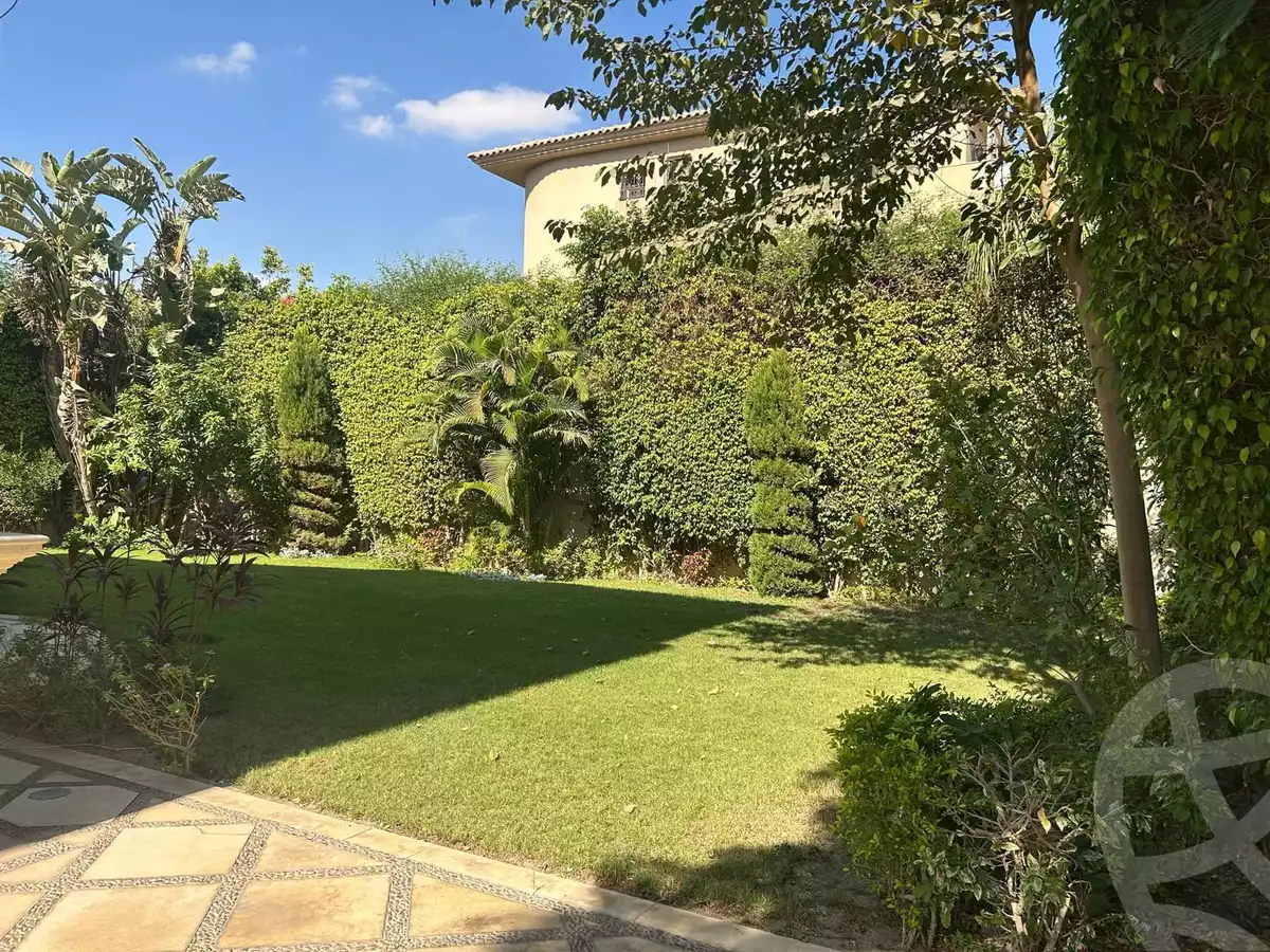 https://aqarmap.com.eg/en/listing/5888902-for-sale-cairo-el-sheikh-zayed-city-compounds-royal-city