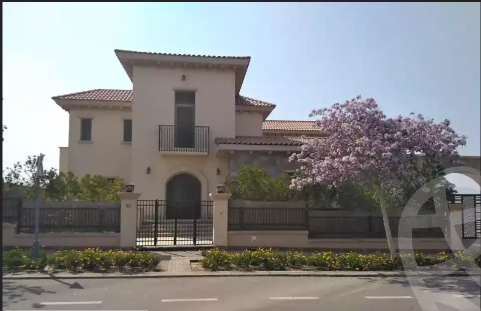 https://aqarmap.com.eg/en/listing/5927303-for-sale-cairo-mokattam-compounds-uptown-cairo