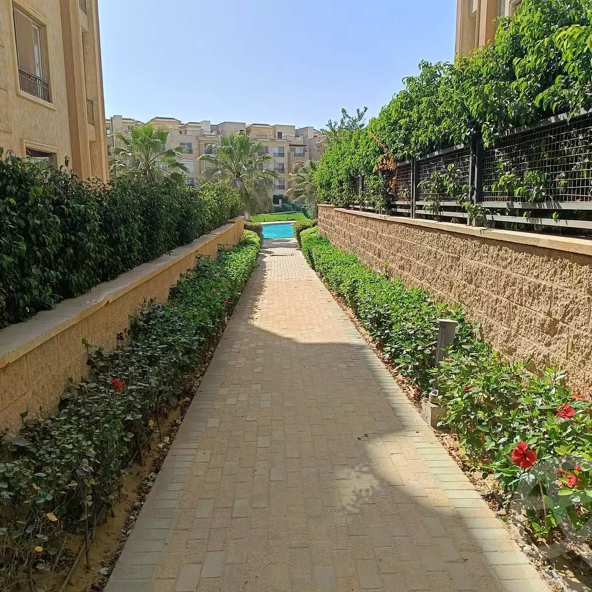 https://aqarmap.com.eg/en/listing/5934807-for-sale-cairo-new-cairo-compounds-stwn-ryzydns-by-ar-y-llttwyr