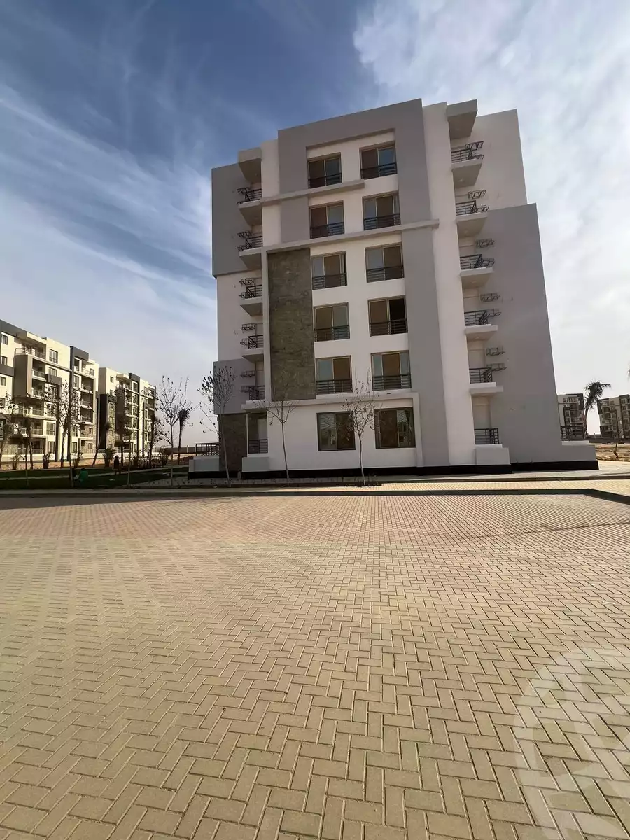 https://aqarmap.com.eg/en/listing/5935426-for-sale-cairo-el-sheikh-zayed-city-lshykh-zyd-ljdyd-west-view-residence-hdp