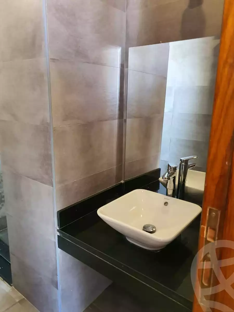 https://aqarmap.com.eg/en/listing/5940071-for-rent-cairo-el-sheikh-zayed-city-compounds-kmbwnd-wyst-twn-swdyk