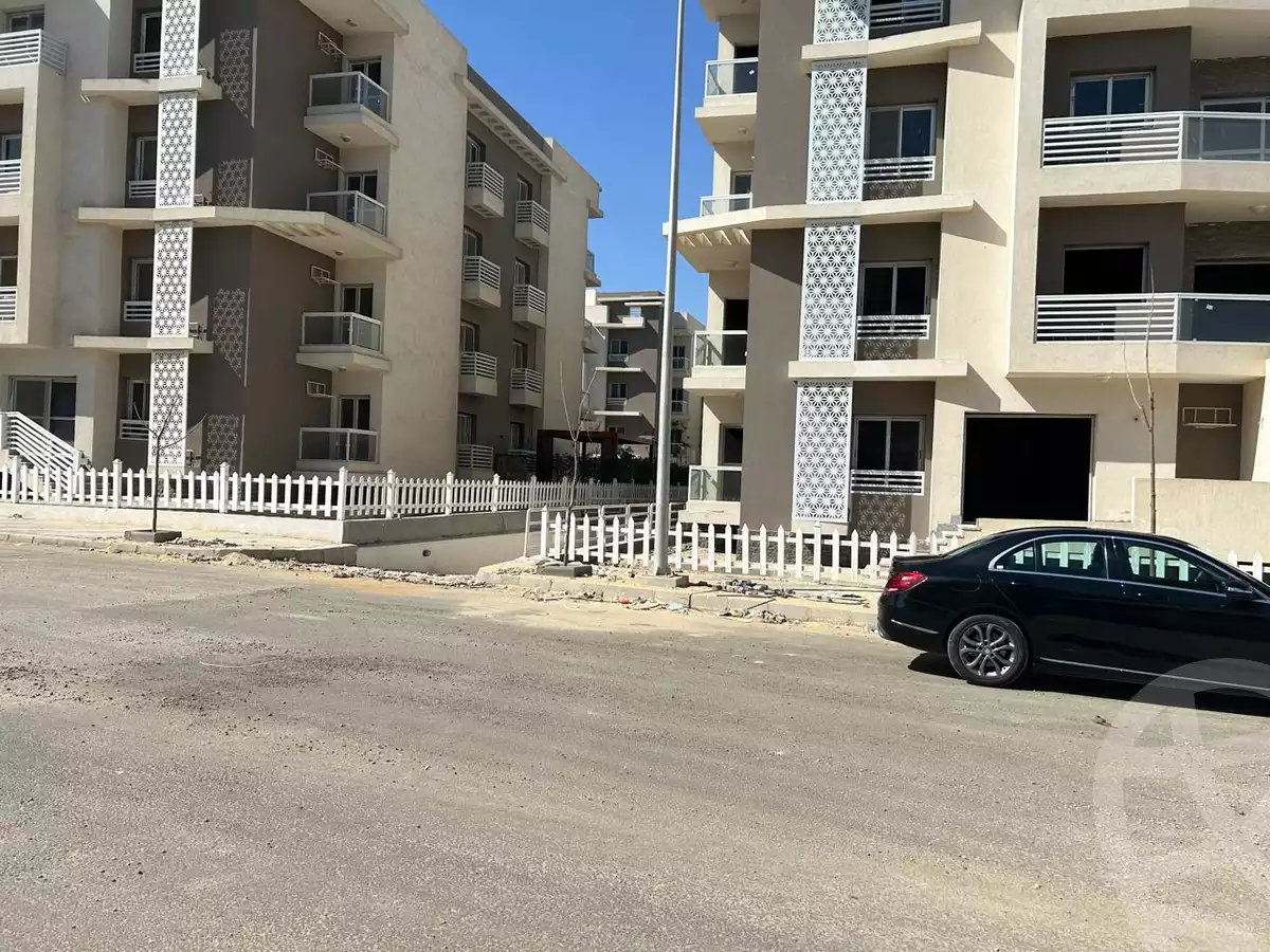 https://aqarmap.com.eg/en/listing/5958355-for-sale-cairo-el-sheikh-zayed-city-compounds-el-khamayel