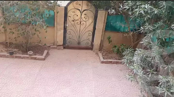 https://aqarmap.com.eg/en/listing/5963295-for-sale-cairo-mokattam-el-hadabah-el-wosta-el-mantaqa-el-khamsa-mokattam-middle-entrance