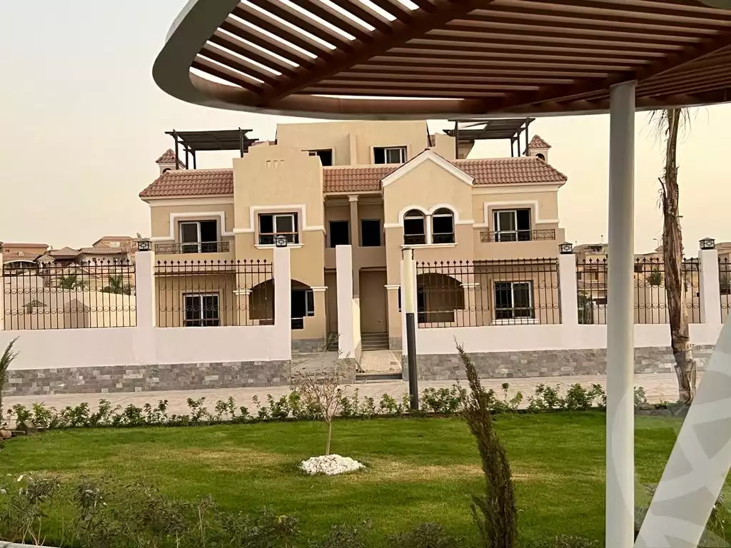 https://aqarmap.com.eg/ar/listing/5967700-for-sale-cairo-el-sheikh-zayed-city-compounds-el-khamayel