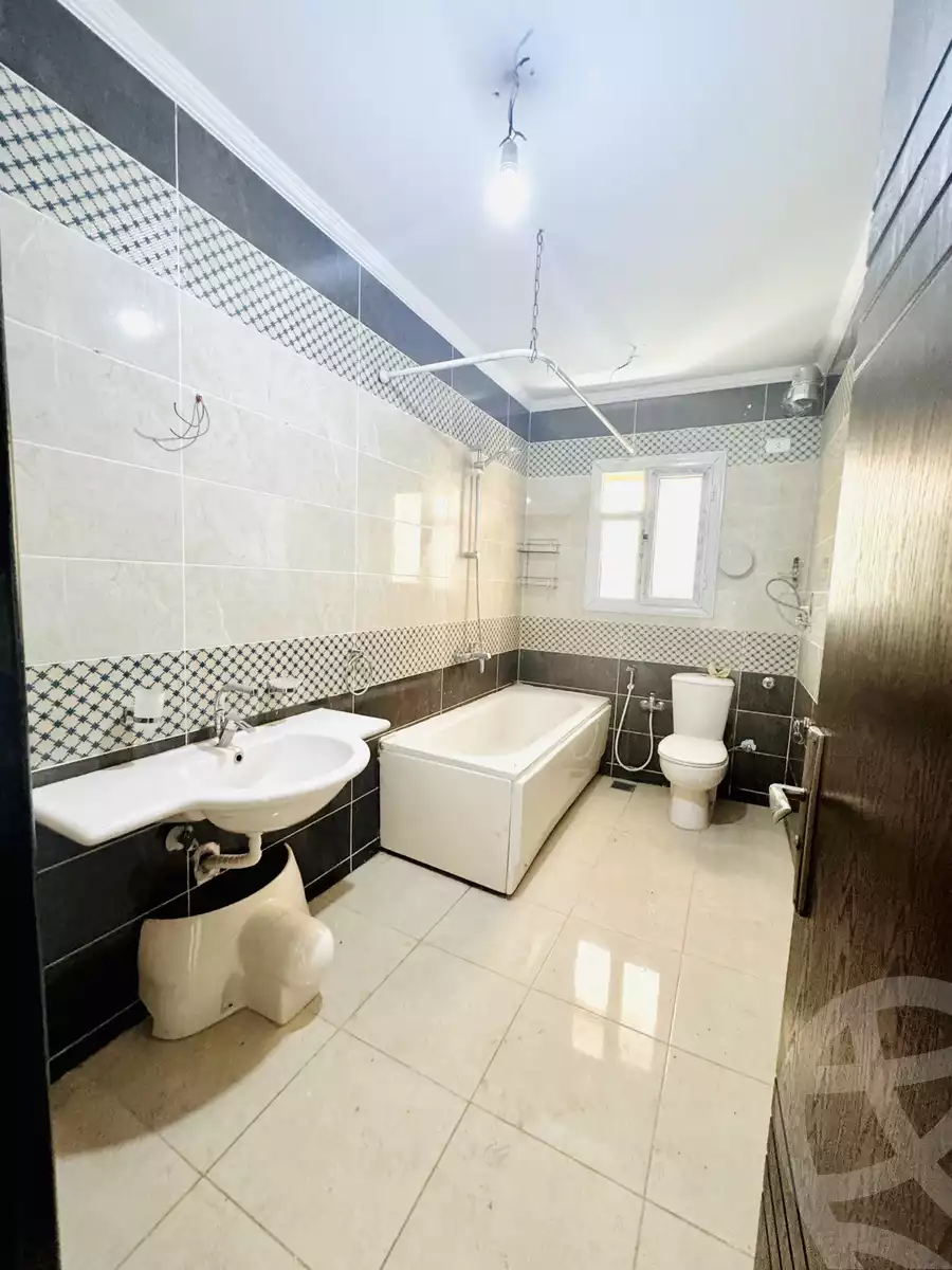 https://aqarmap.com.eg/en/listing/5974693-for-sale-cairo-el-sheikh-zayed-city-compounds-el-khamayel