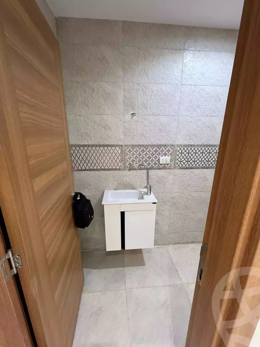 https://aqarmap.com.eg/ar/listing/5980878-for-sale-cairo-el-sheikh-zayed-city-compounds-el-khamayel