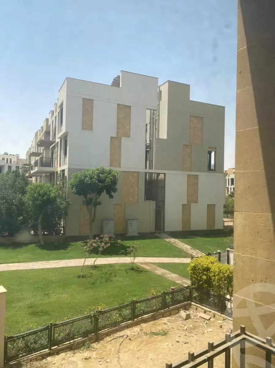 https://aqarmap.com.eg/en/listing/5985688-for-sale-cairo-el-sheikh-zayed-city-compounds-kmbwnd-wyst-twn-swdyk
