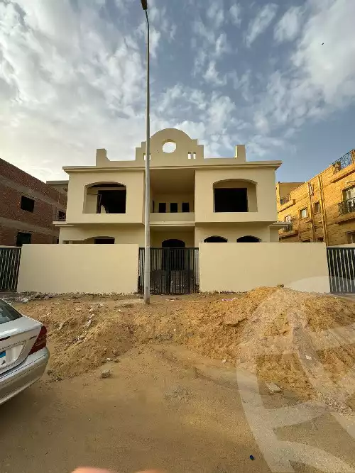 https://aqarmap.com.eg/en/listing/5998382-for-sale-cairo-new-cairo-sharq-el-akadamiya-mohammad-othman-st