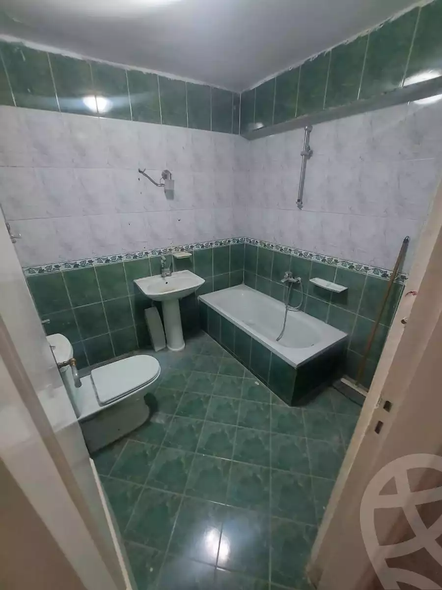 https://aqarmap.com.eg/en/listing/6016647-for-rent-cairo-helwan-helwan-el-sharkeya-heidar-st